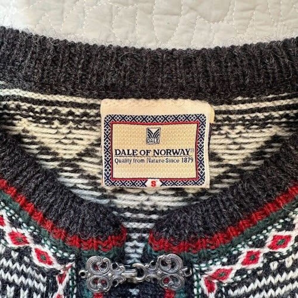 Dale of Norway Wool Nordic Sweater Sz Small Fair Isle Knit Pewter Clasp Cardigan - Picture 3 of 11